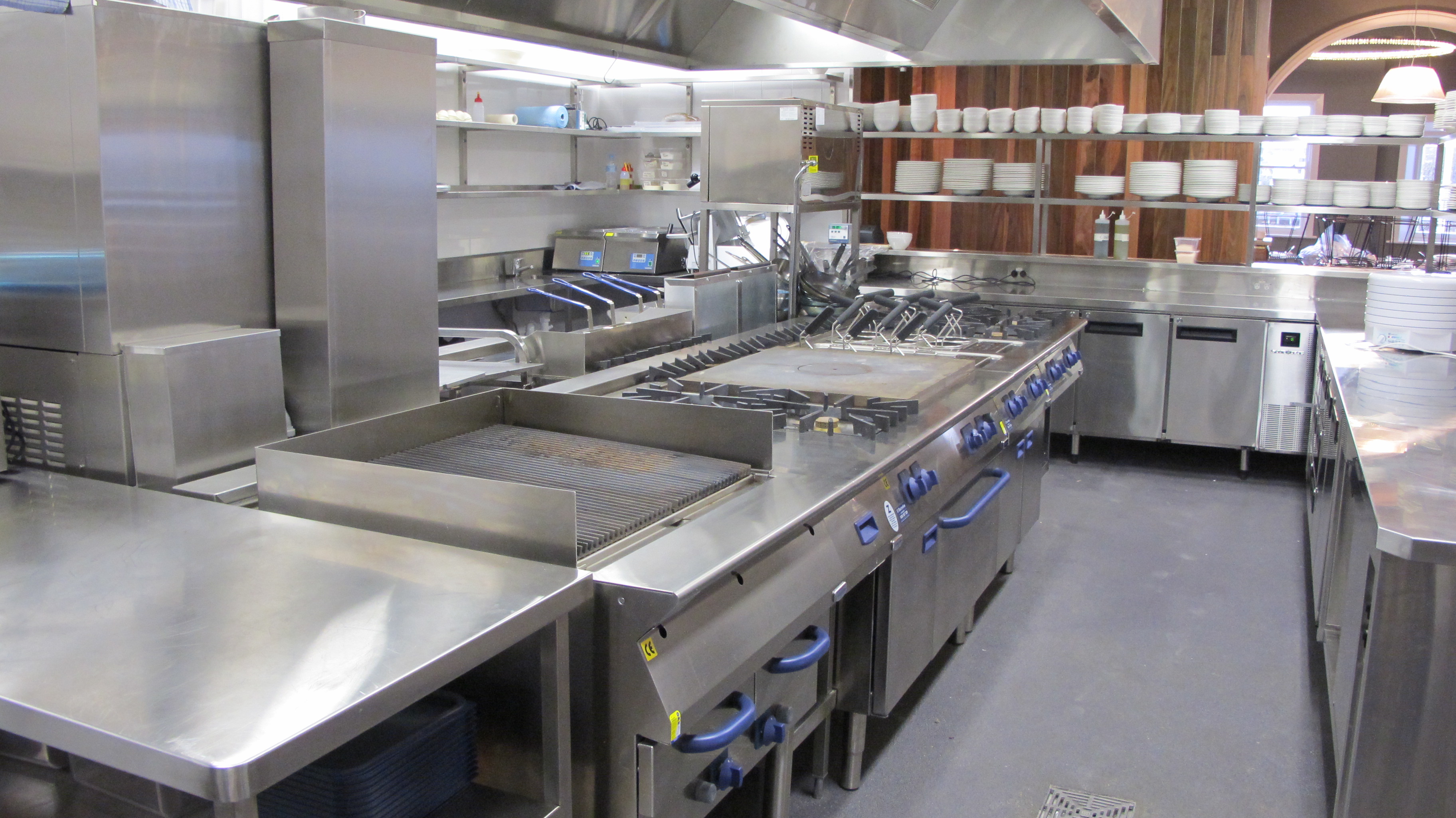 How to Upgrade Your Kitchen and Save Money at a Restaurant Supply